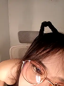 Snapshot of Chall_mee chatting on April 26, 2026, 3:42 pm Chall mee online show from April 26, 2026, 3:42 pm
