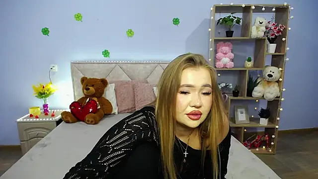 StacyYellig online show from March 17, 2025, 11:57 pm