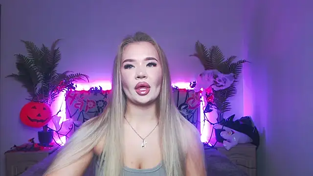 StacyYellig online show from November 3, 2025, 8:45 pm