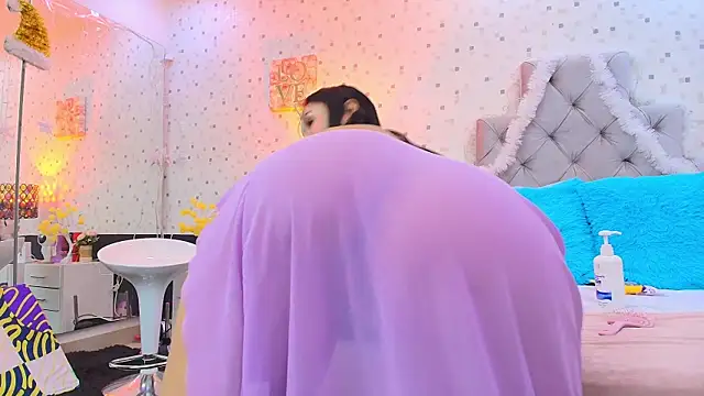 Snapshot of JulietaReyess chatting on January 5, 2026, 5:27 pm JulietaReyess online show from January 5, 2026, 5:27 pm