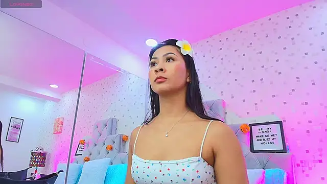 Snapshot of JulietaReyess chatting on October 27, 2025, 2:07 pm JulietaReyess online show from October 27, 2025, 2:07 pm