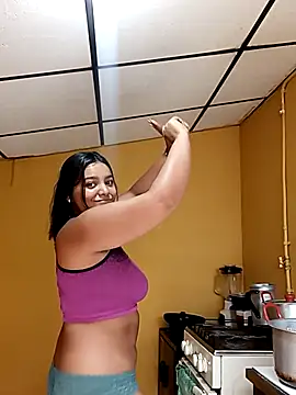 stefanie010 online show from May 8, 2026, 3:16 pm