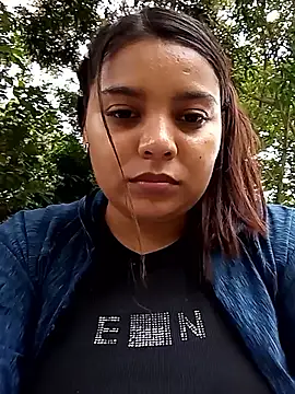stefanie010 online show from May 3, 2026, 2:31 pm