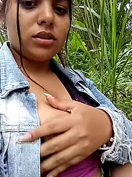 stefanie010 online show from May 10, 2026, 4:42 pm