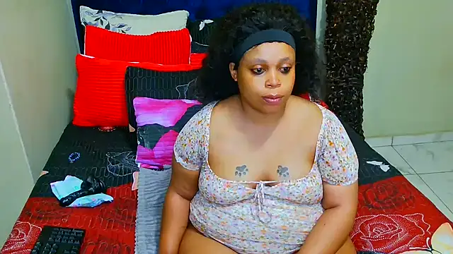 Snapshot of THESHORTQUEEN chatting on December 17, 2025, 2:38 am THESHORTQUEEN online show from December 17, 2025, 2:38 am