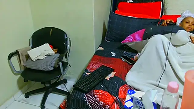 Snapshot of THESHORTQUEEN chatting on December 22, 2025, 11:16 pm THESHORTQUEEN online show from December 22, 2025, 11:16 pm