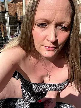 Snapshot of HoneyBluex chatting on March 3, 2025, 11:22 am HoneyBluex online show from March 3, 2025, 11:22 am