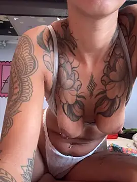 Nadiasexy online show from July 7, 2026, 4:21 pm