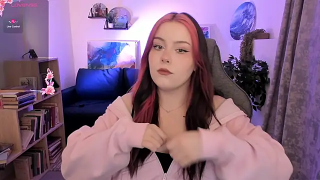 CoralineKeyns online show from April 3, 2026, 5:47 am