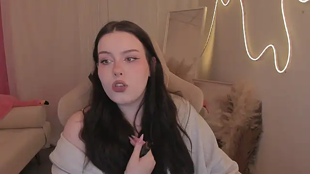 CoralineKeyns online show from March 2, 2026, 6:47 am