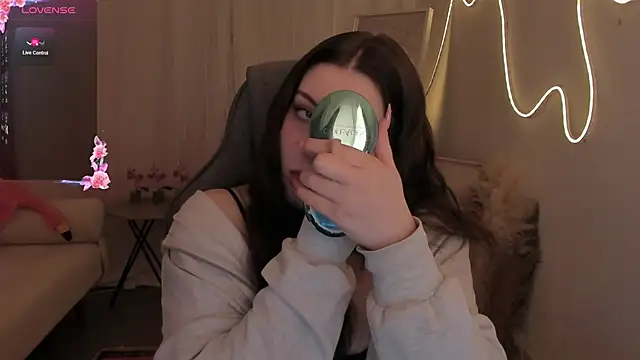 CoralineKeyns online show from March 10, 2026, 5:33 am