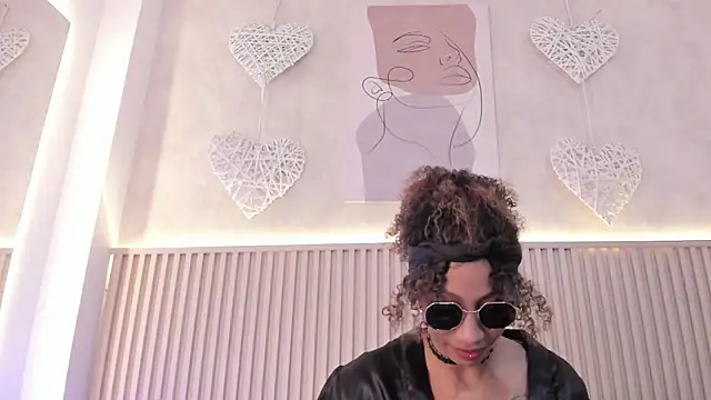 daiana curly online show from October 26, 2025, 8:31 pm