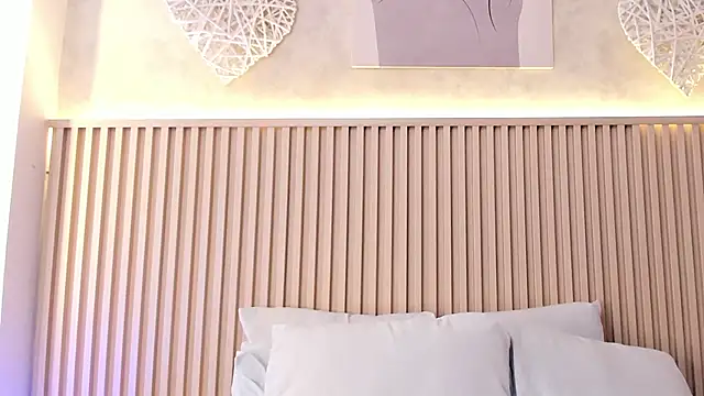 daiana curly online show from March 21, 2026, 8:24 pm