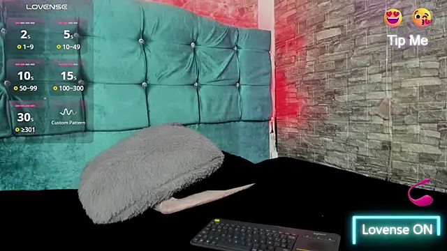 Cloee66 online show from October 10, 2025, 2:51 pm