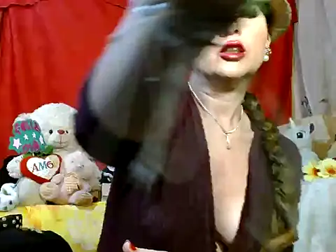 hottieperla online show from April 17, 2026, 7:38 pm