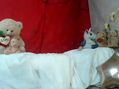 hottieperla online show from February 15, 2025, 7:28 pm