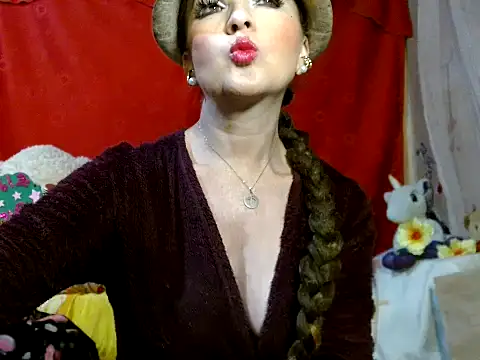 hottieperla online show from March 24, 2026, 7:25 pm