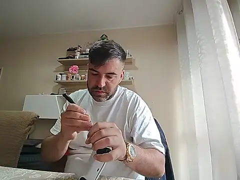 Snapshot of Vicio74@xh chatting on June 4, 2026, 8:52 am Vicio74xh online show from June 4, 2026, 8:52 am