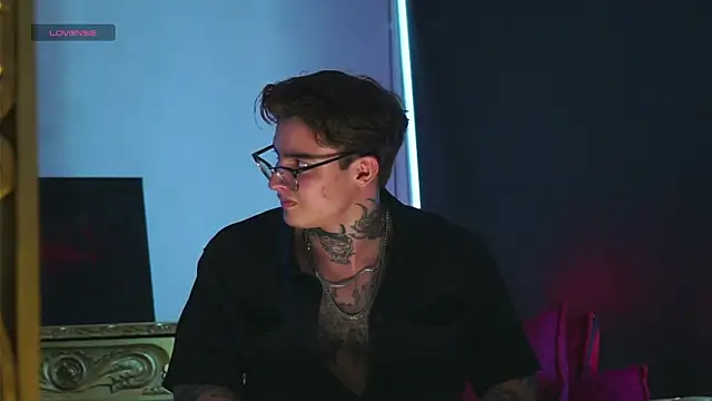 Snapshot of dantecoppolaa_ chatting on October 19, 2025, 8:33 pm dantecoppolaa online show from October 19, 2025, 8:33 pm