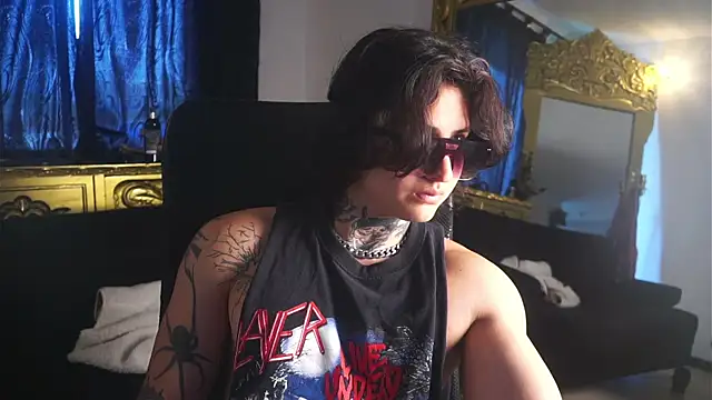 dantecoppolaa  online show from February 8, 2025, 3:42 pm