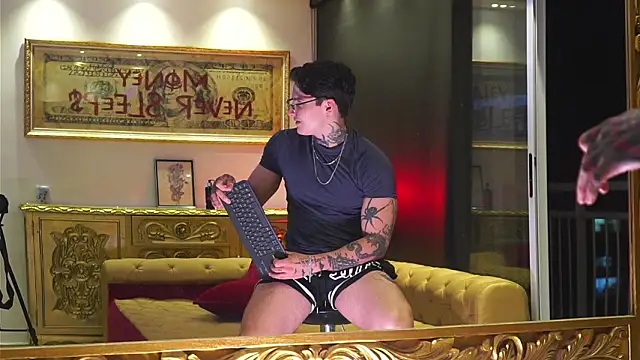 dantecoppolaa  online show from February 19, 2026, 1:13 am