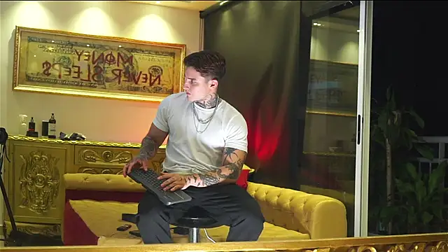 Snapshot of dantecoppolaa_ chatting on June 2, 2026, 2:33 am dantecoppolaa online show from June 2, 2026, 2:33 am