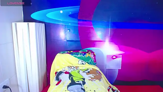 Snapshot of Cristalxxts chatting on October 3, 2025, 10:00 pm Cristalxxts online show from October 3, 2025, 10:00 pm