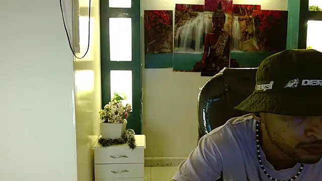 Snapshot of apolo_98 chatting on December 4, 2024, 12:52 pm apolo 98 online show from December 4, 2024, 12:52 pm