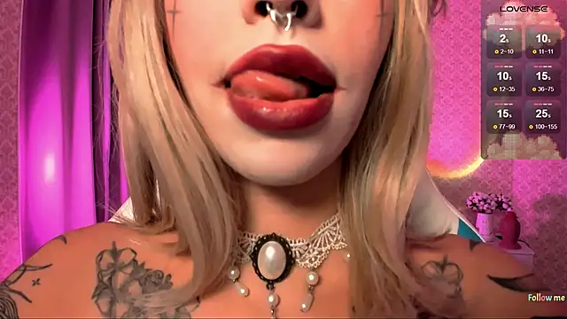 Snapshot of LeylaNoiry chatting on October 12, 2025, 2:40 pm LeylaNoiry online show from October 12, 2025, 2:40 pm