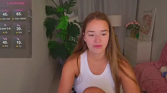 Snapshot of LovelyJessie chatting on August 5, 2026, 1:38 pm LovelyJessie online show from August 5, 2026, 1:38 pm