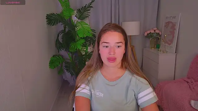 Snapshot of LovelyJessie chatting on July 29, 2026, 1:43 pm LovelyJessie online show from July 29, 2026, 1:43 pm