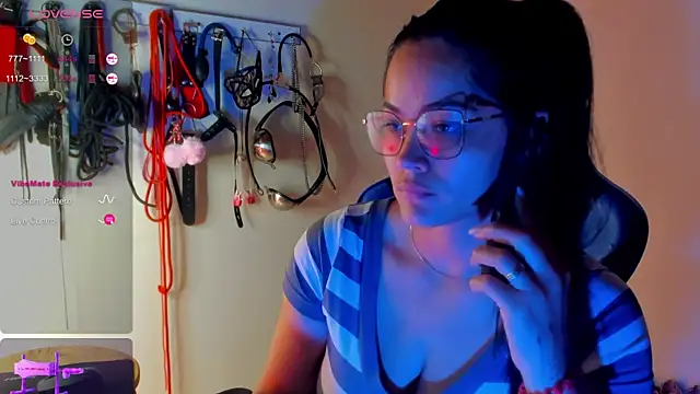 Snapshot of scarlet-kennedy98 chatting on April 21, 2026, 10:49 pm scarlet-kennedy98 online show from April 21, 2026, 10:49 pm