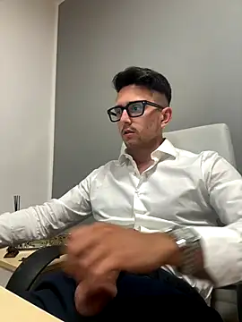 Snapshot of masterboss_ chatting on October 1, 2025, 11:36 am masterboss online show from October 1, 2025, 11:36 am