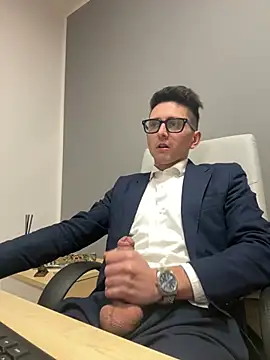Snapshot of masterboss_ chatting on February 25, 2025, 1:32 pm masterboss online show from February 25, 2025, 1:32 pm