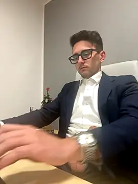 Snapshot of masterboss_ chatting on December 4, 2024, 8:01 pm masterboss online show from December 4, 2024, 8:01 pm
