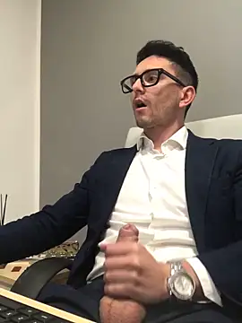 masterboss  online show from April 22, 2026, 12:12 pm