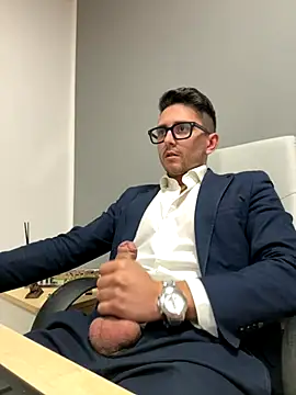 masterboss  online show from November 4, 2025, 1:04 pm