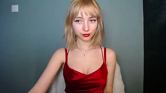 LuciaYoung online show from March 8, 2026, 7:44 am