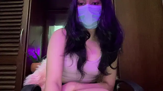 Snapshot of Princess_Lily chatting on August 4, 2026, 2:43 pm Princess Lily online show from August 4, 2026, 2:43 pm