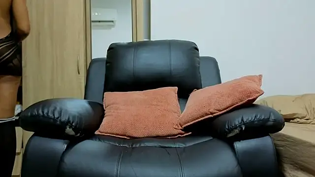 Issa Km  online show from January 7, 2026, 11:54 pm