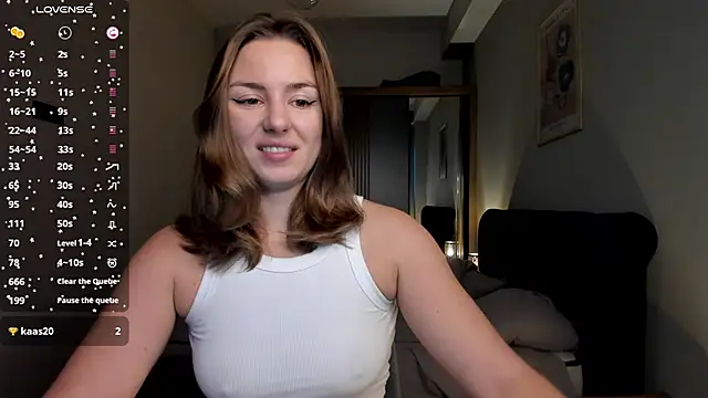 Snapshot of ThreeshaWhite chatting on December 16, 2025, 12:53 pm ThreeshaWhite online show from December 16, 2025, 12:53 pm