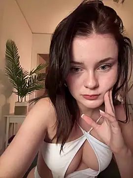 MaribelRiver online show from April 27, 2026, 7:45 pm