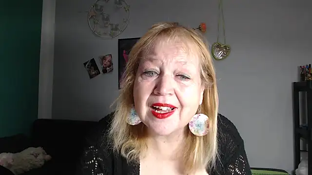 Blasflittchen online show from May 18, 2026, 10:20 am
