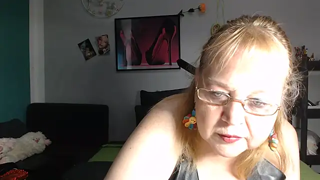 Snapshot of Blasflittchen chatting on June 8, 2026, 11:11 am Blasflittchen online show from June 8, 2026, 11:11 am