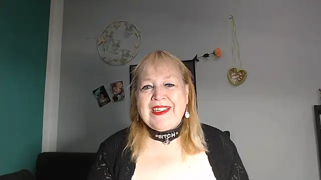 Snapshot of Blasflittchen chatting on June 14, 2026, 9:54 am Blasflittchen online show from June 14, 2026, 9:54 am