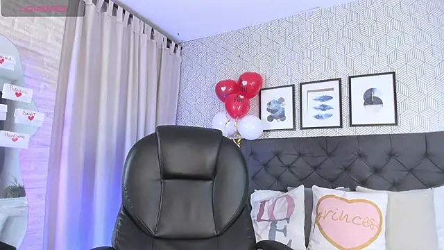 emma  smith1 online show from February 15, 2025, 12:22 pm