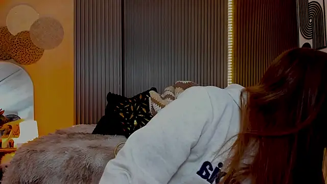 Snapshot of HalaanaTendeer chatting on November 26, 2025, 11:54 am HalaanaTendeer online show from November 26, 2025, 11:54 am