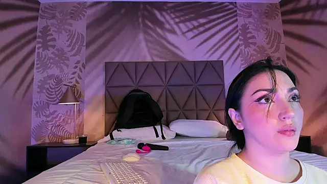 LIAH IZUMI online show from February 25, 2026, 1:22 pm