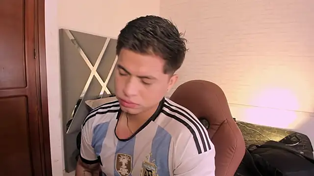 Niicky1  online show from January 18, 2026, 1:36 pm