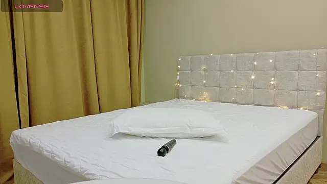 Linajill online show from December 19, 2025, 3:43 am